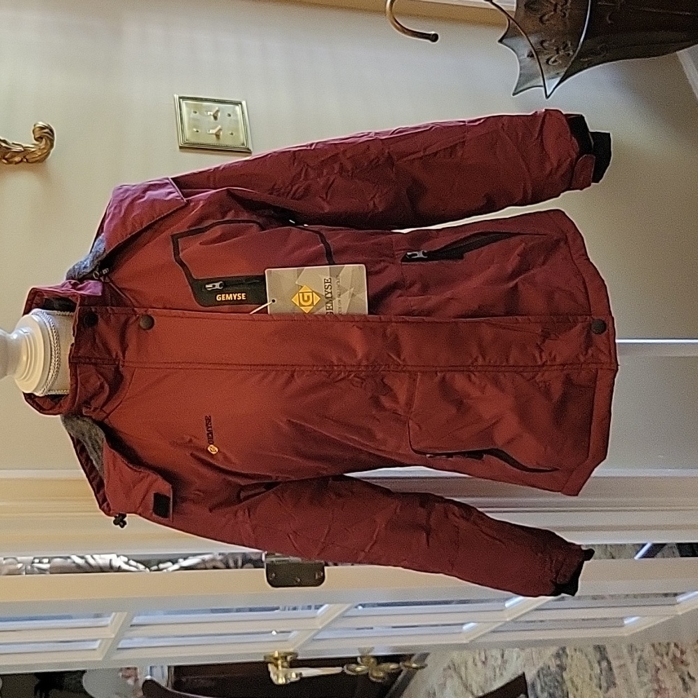 GEMYSE Professional Ski Snow Jacket Wine Waterproof Windproof Insulated XS New …